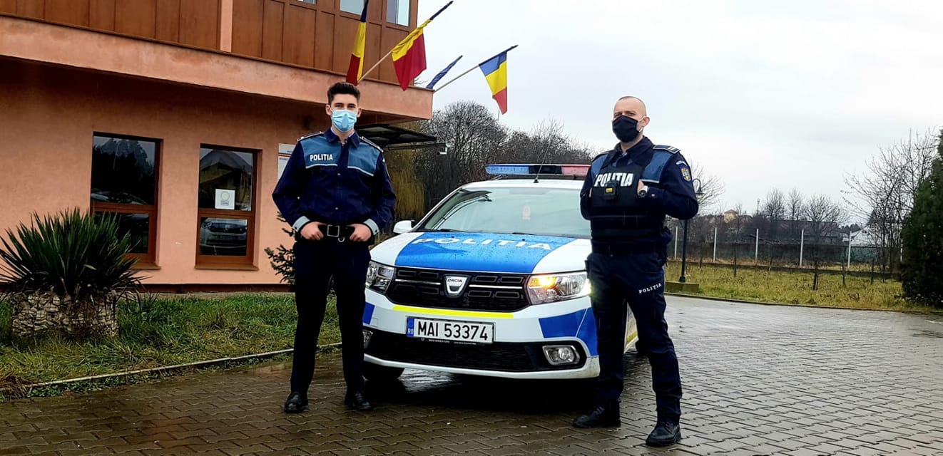 Polițiștii eroi de la IPJ Cluj! Au salvat o femeie în vârstă care era tâlhărită pe stradă!