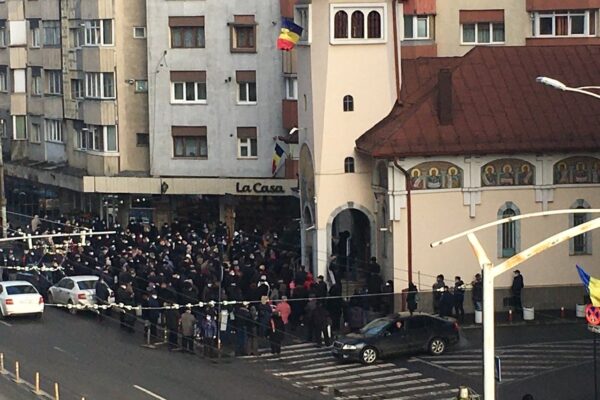 Jandarmii clujeni nu și-au făcut treaba! Școală nu, biserică da!