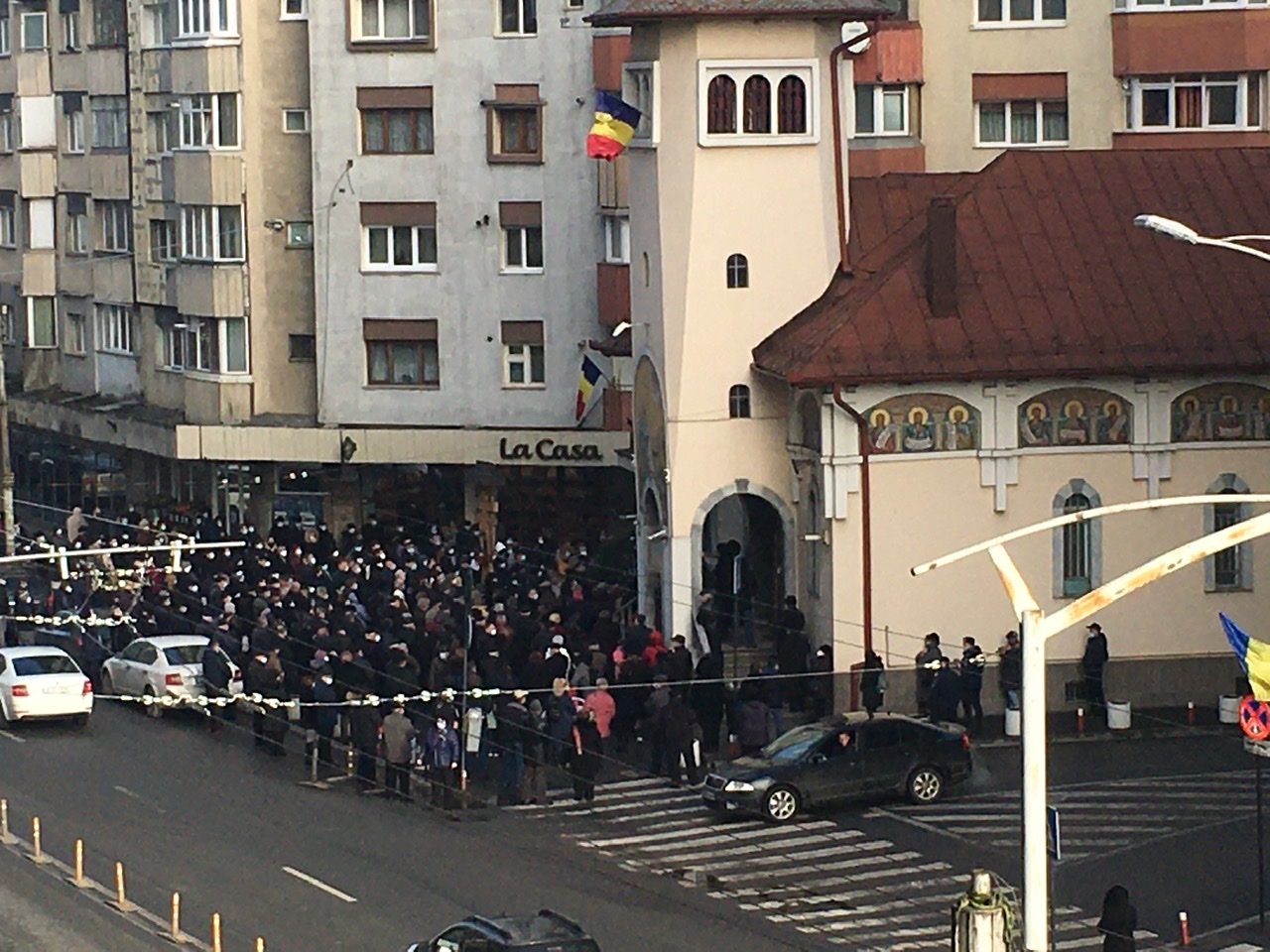 Jandarmii clujeni nu și-au făcut treaba! Școală nu, biserică da!