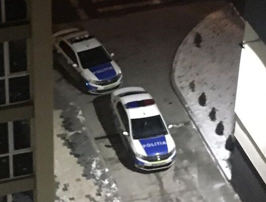 O petrecere a fost spartă cu greu de polițiștii clujeni! Zeci de tineri chefuiau într-un apartament din Gheorgheni!