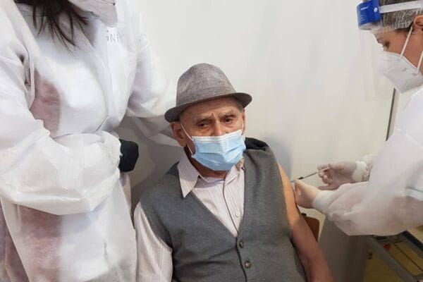 Cel mai bătrând clujean s-a vaccinat împotriva Covid 19! Are o vârstă la care 99.99 la sută dintre noi doar visăm!
