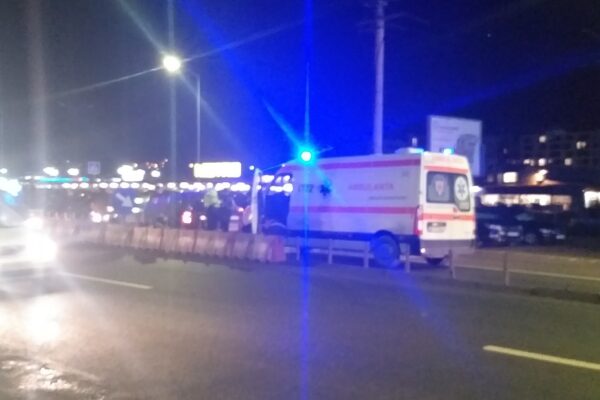 Accident în Florești. O ambulanță a provocat un accident în lanț.