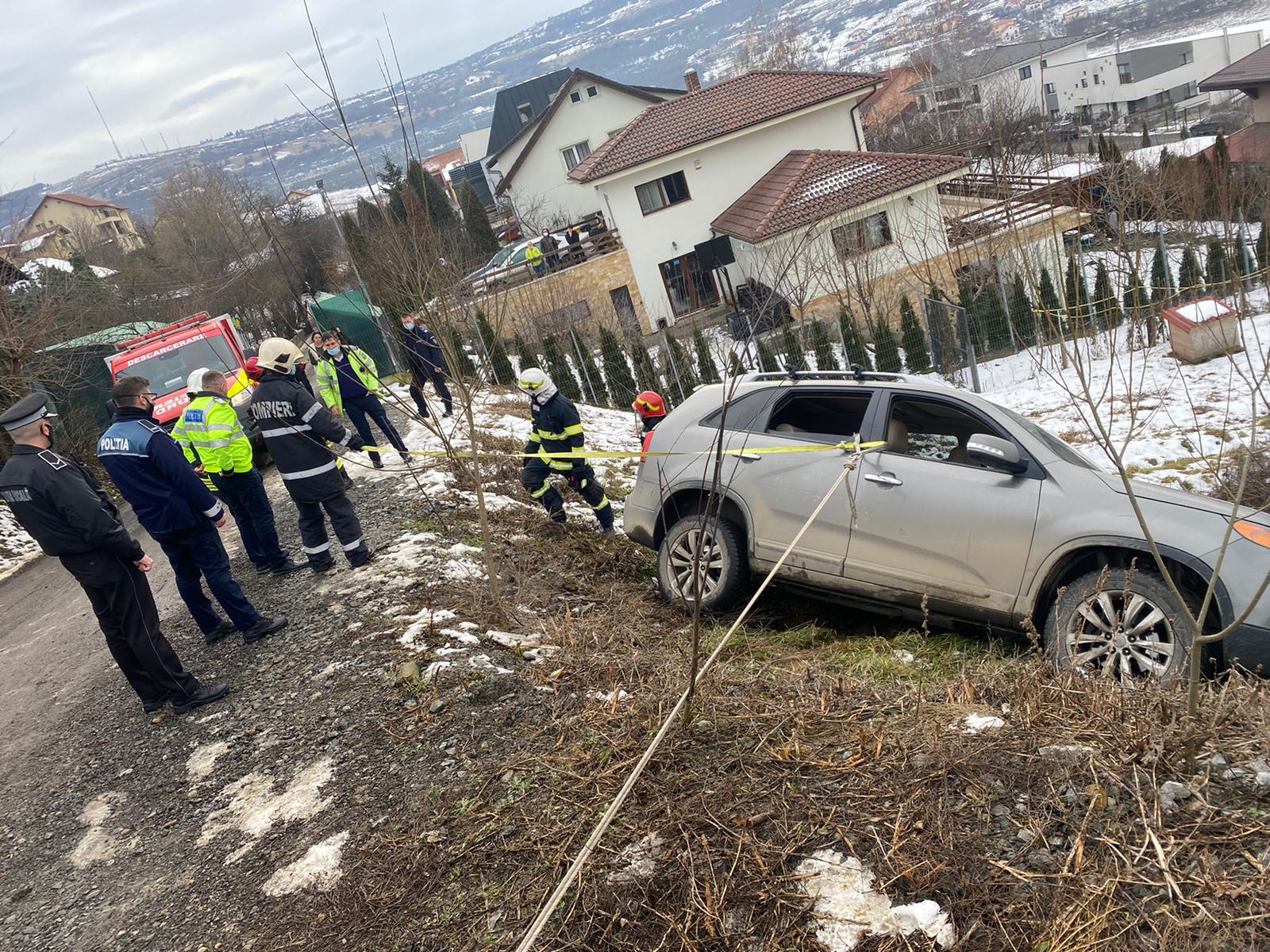 Pompierii clujeni au salvat un autoturism pe o stradă din Cluj