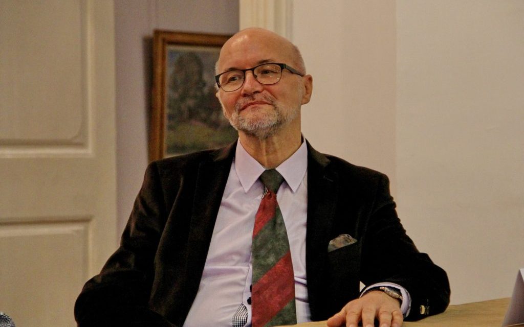Pilele de la Muzeul de Artă s-au vaccinat primele! Directorul și-a pus soția pe listă fără să fie angajata!