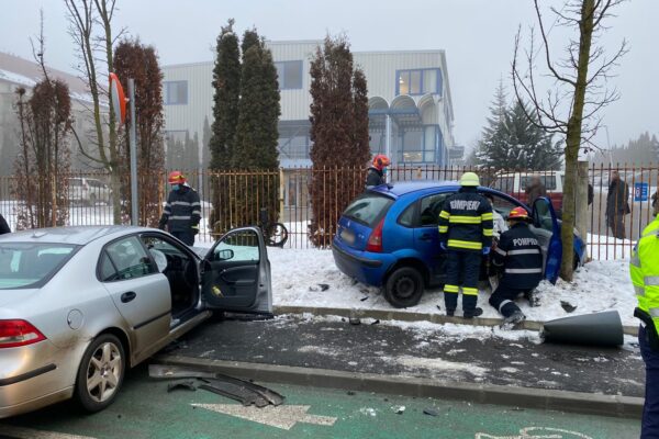 Accident în Bună Ziua. Două șoferițe au fost implicate!