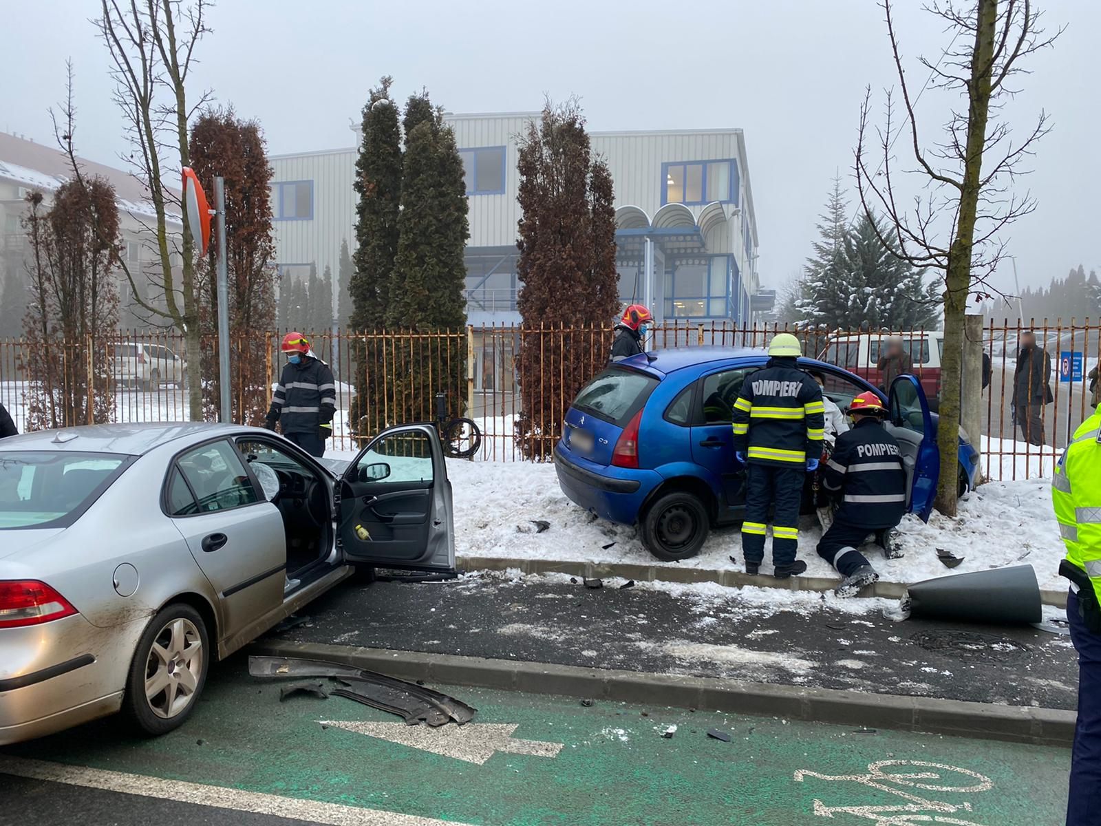 Accident în Bună Ziua. Două șoferițe au fost implicate!