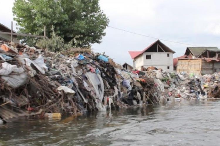 Ecologiștii fac apel la Boc, Tișe și Pivariu pentru salvarea Someșului de gunoaie