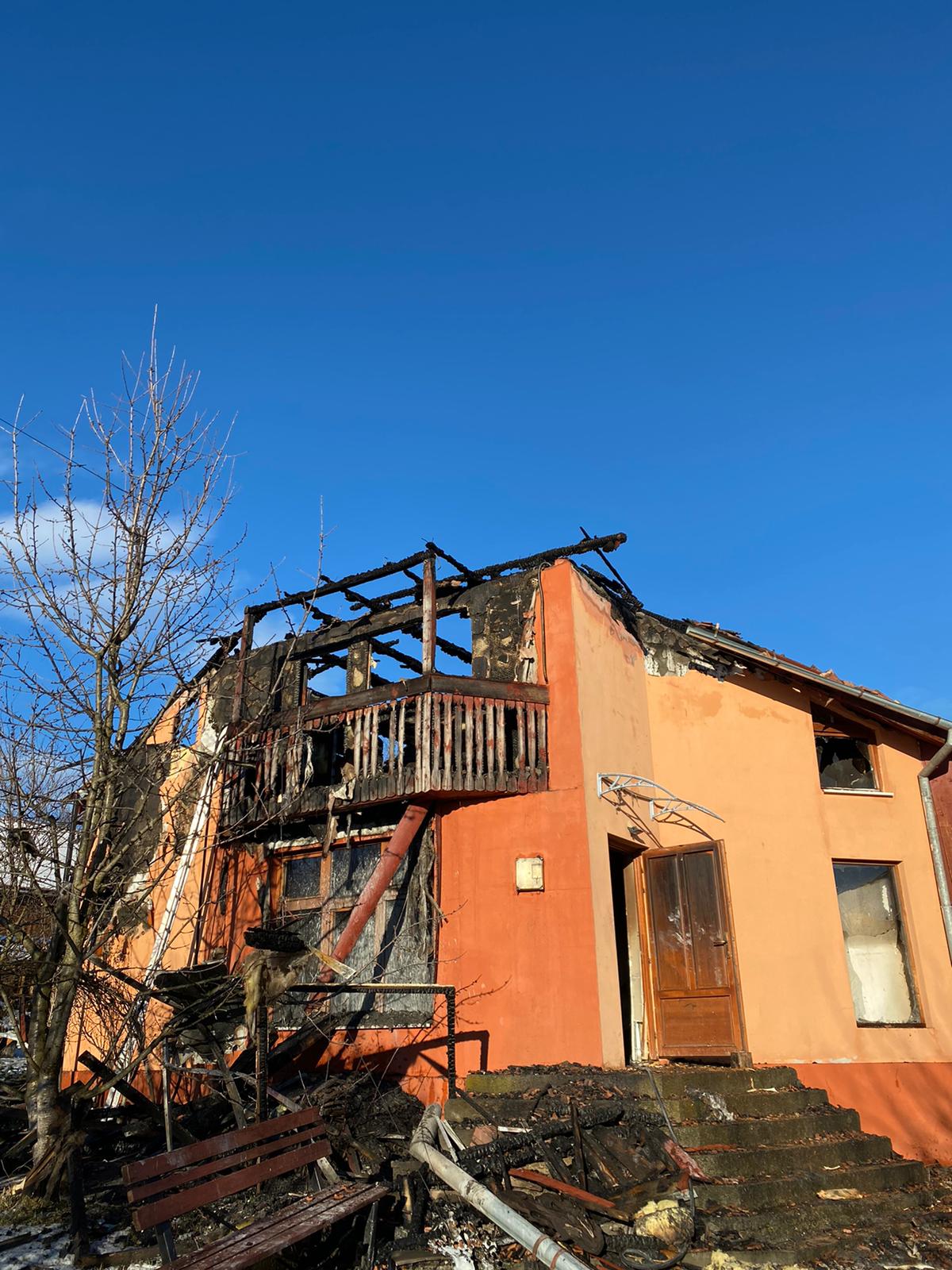 Incendiu la o casă din Ciurila! Pompierii au intervenit de urgență!