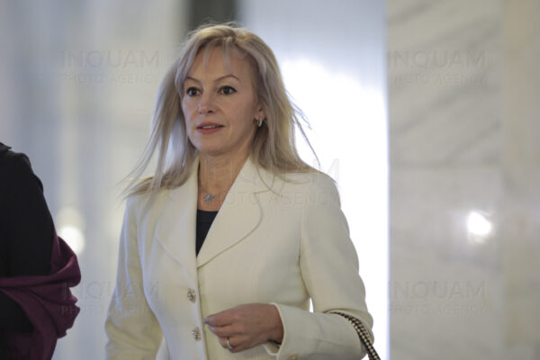 Exclusiv! ”Blonda” lui Boc s-a mutat la Ministerul de Interne! Ștefania Ferencz va face legea în minister!