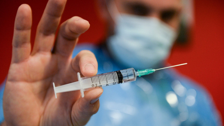 Peste 20.000 de persoane s-au vaccinat în ultimele 24 de ore. Ce vaccin a avut cele mai multe reacții adverse?