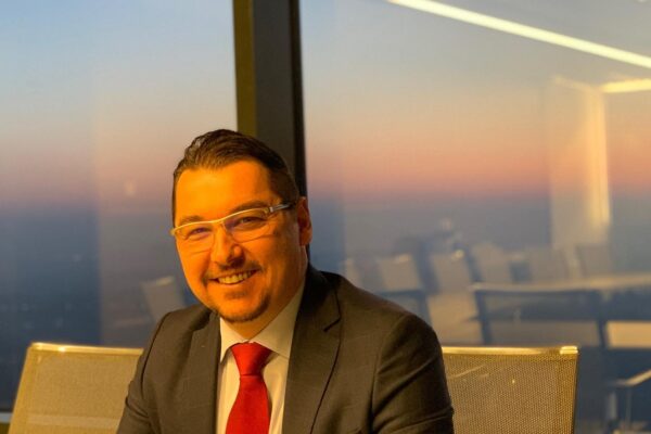 Cunoscutul avocat clujean Ciprian Păun este un erou. Și-a salvat fiul din apa înghețată și apoi s-a blocat sub gheață.