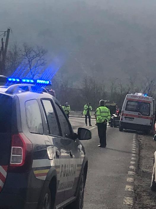 Accident grav la Corpadea. Cinci persoane transportate la spital.