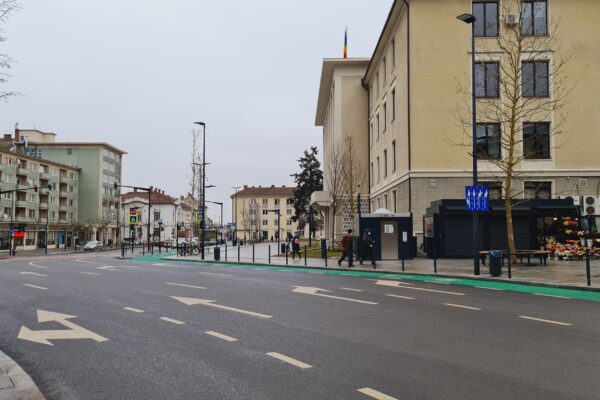 Intersecția din Cluj care e prost sistematizată. Dă mari probleme șoferilor.