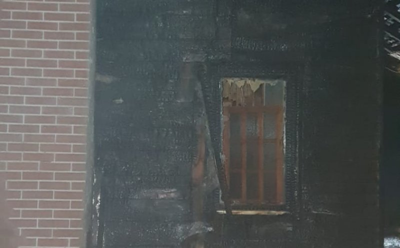Cabană distrusă de un incendiu în Băișoara! De la ce a pornit focul?