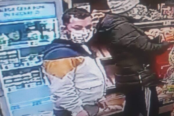 Un pervers periculos bântuie la ore târzii prin cartierele Clujului. Polițiștii cer să sunați la 112