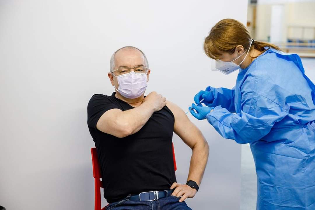 Primarul Boc s-a vaccinat împotriva COVID-19. Se văd orele de sală