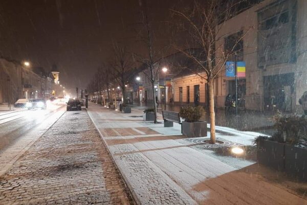 Ninge la Cluj. A revenit ninsoarea în această seară