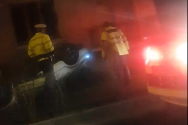 Accident grav pe Calea Turzii. O mașină a derapat și s-a răsturnat!