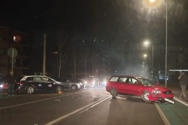 Accident pe Buna Ziua. A fost impact frontal