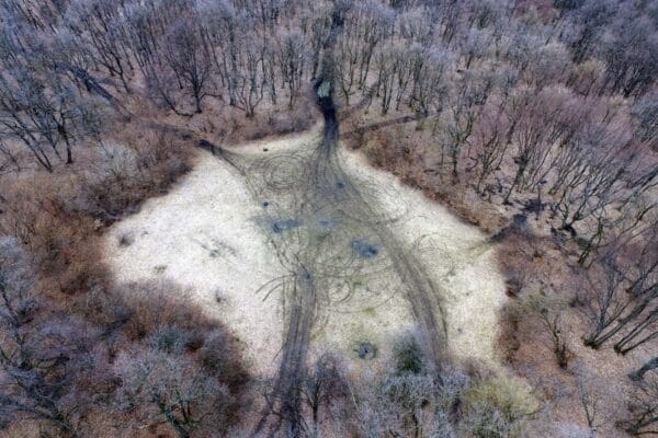 Poiana Rotundă din Pădurea Hoia-Baciu a ajuns „loc de joacă” pentru amatorii de off-road.