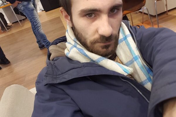 Tânărul care și-a ucis mama a fost arestat! Era în sevraj și avea halucinații