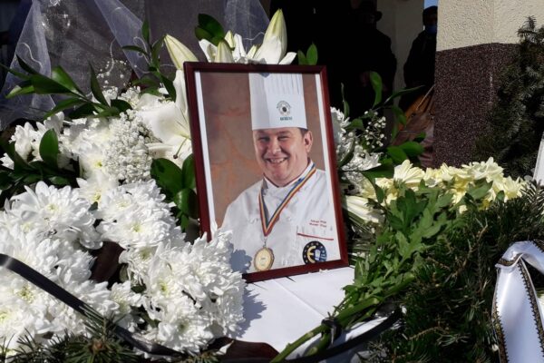 Chef Adrian Pop a fost condus pe ultimul drum. ”Vă mulțumesc la toți, vă las cu bine”