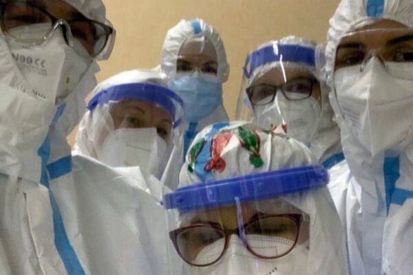 Deși are 30 de ani, a stat o lună de zile la terapie intensivă. Medicii clujeni au salvat o pacientă infectată cu Covid19