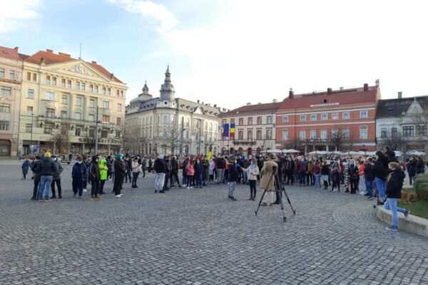 Protestul de la Cluj crește în intensitate. Sute de oameni s-au alăturat marșului VIDEO