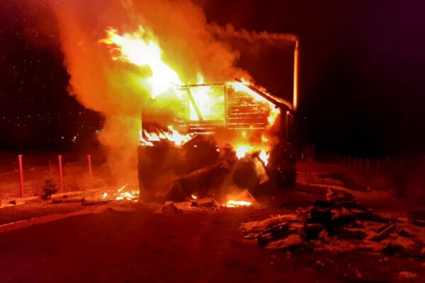 O casă a ars complet. Exista și o victimă
