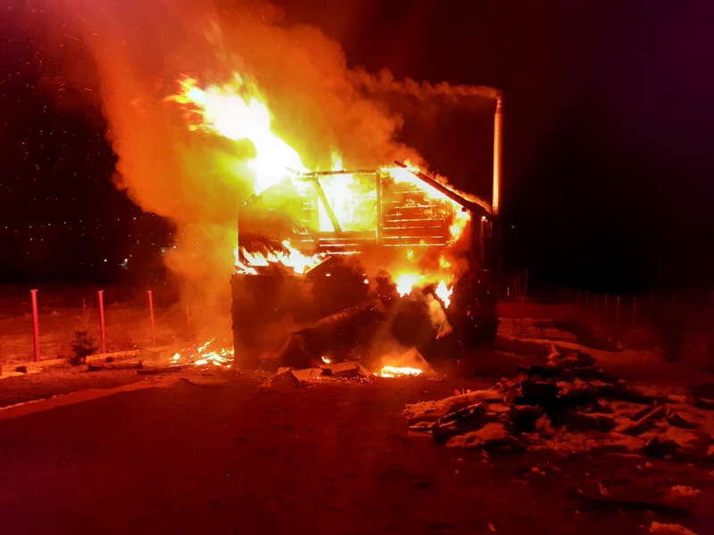 O casă a ars complet. Exista și o victimă