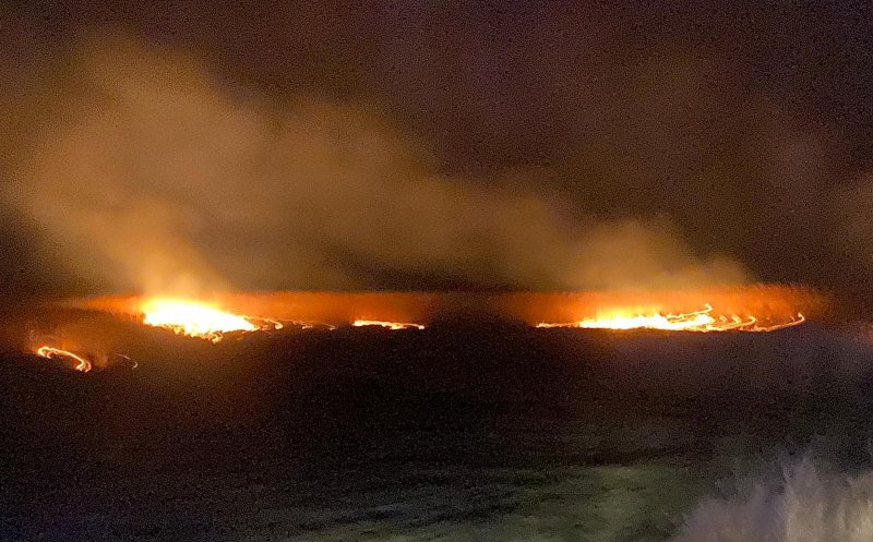 Pompierii sunt în alertă la Câmpia Turzii, după al nouălea incendiu de vegetație