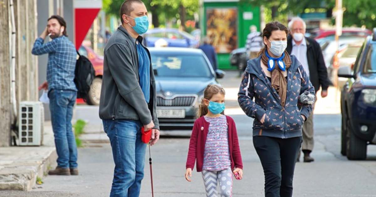 În toamnă am putea renunța la purtatul măștii dacă ne-am vaccina cât mai mulți