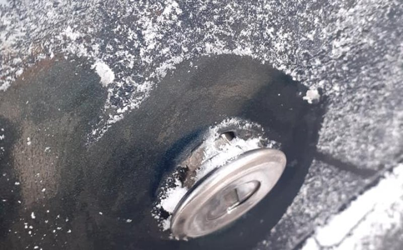 Mașini sparte în parcarea PENNY din Mănăștur. Zeci de clujeni au fost victimele hoților, iar poliția doarme