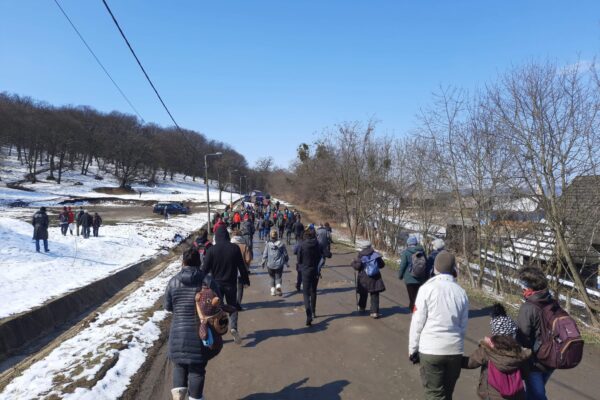 Sute de clujeni la „Marșul haosului imobiliar” din Hoia