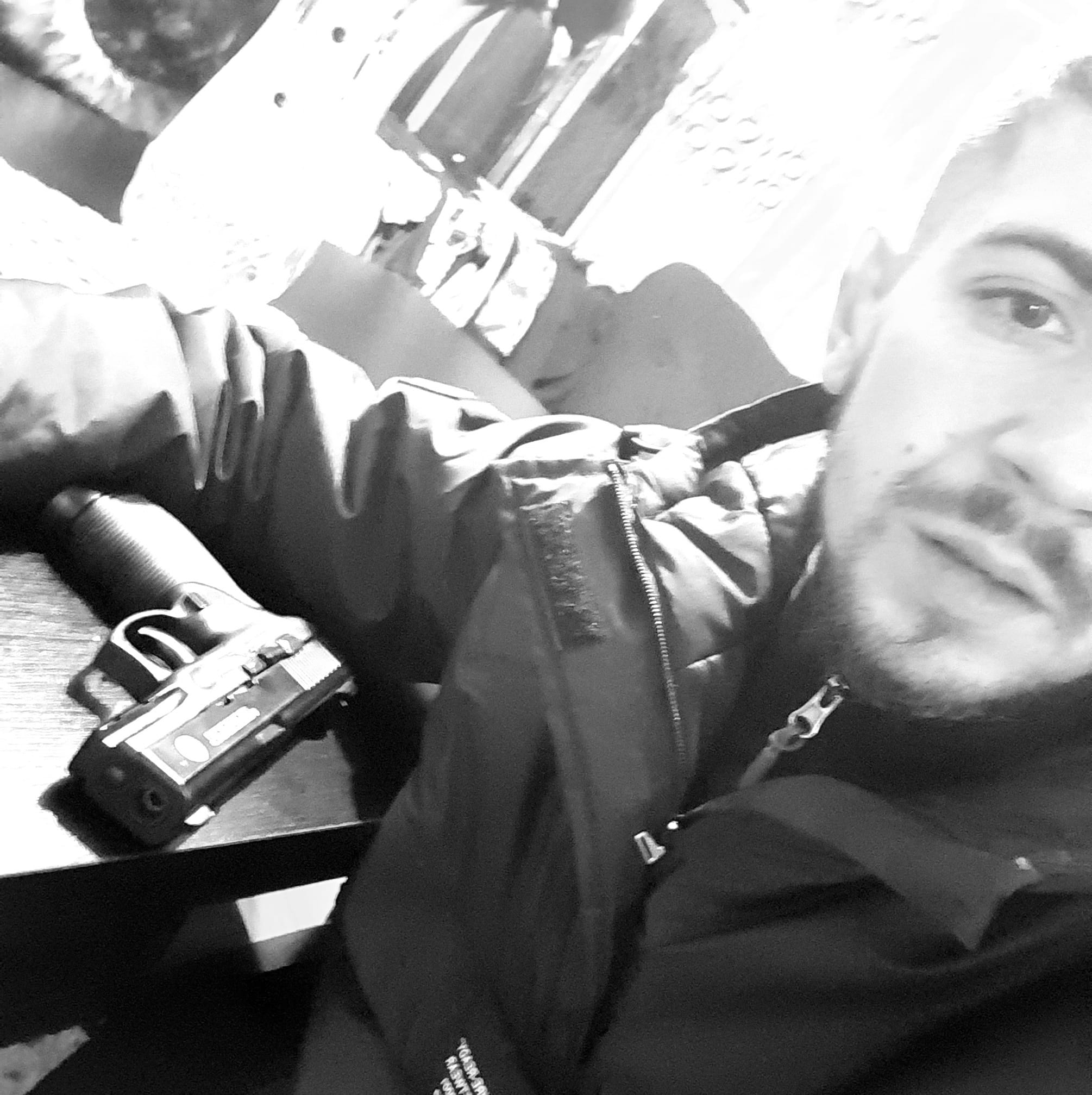 Atenție ce postați pe facebook! Interlopul cu pistol din Florești a ajuns în vizorul polițiștilor clujeni după ce a chemat lumea la protest