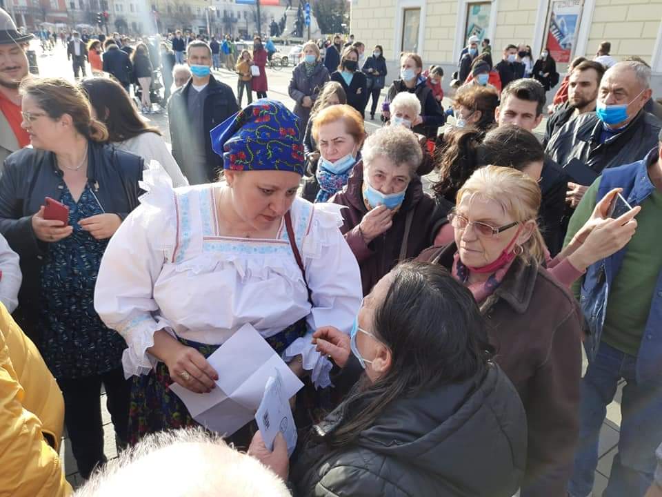 „Fenomenul Șoșoacă”, la Cluj. Senatoarea a protestat cu un discurs naționalist împotriva restricțiilor, alături de Funar – FOTO