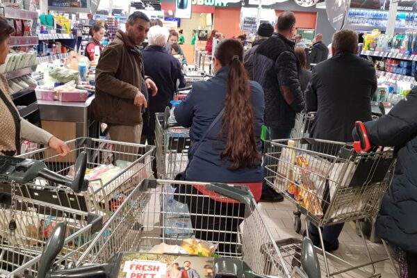 Închiderea magazinelor la ora 18 este o mare prostie. Ce spun experții de renume
