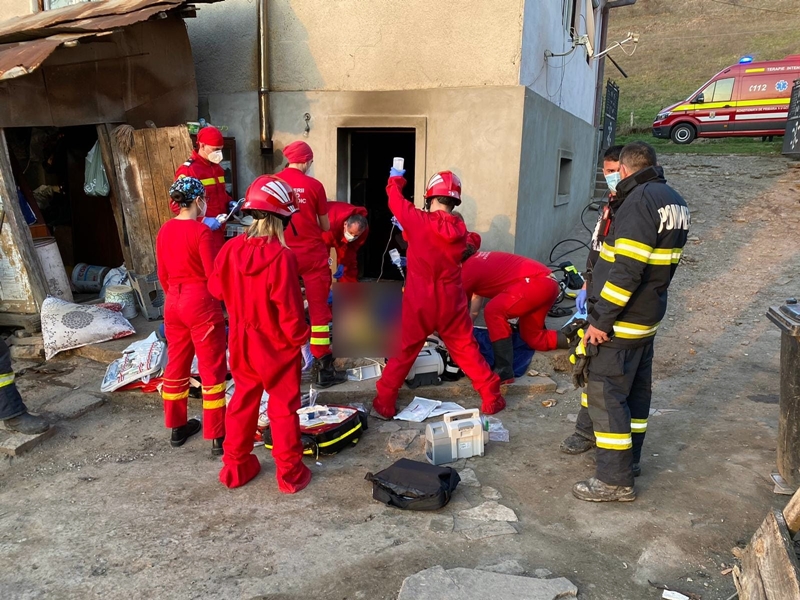 Explozie la o casă din Baciu. O femeie a fost grav rănită