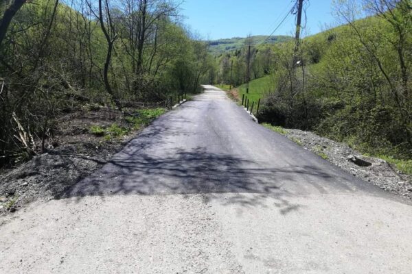 Lucrările de întreținere pe DJ 182E Chiuiești – Mănăstirea Casie au începutl