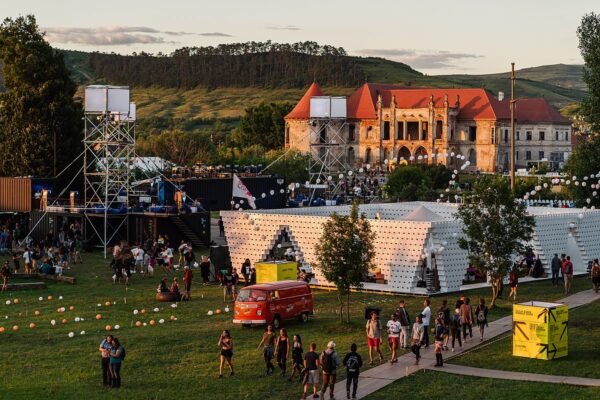 Primul mare festival din România, Electric Castle, amânat pentru 2022. Urmează UNTOLD?