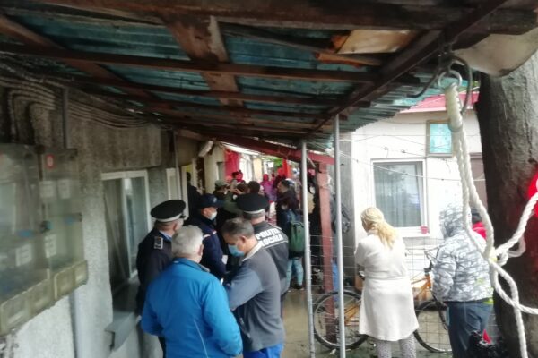 Evacuare forțată pe strada Meșterul Manole din Cluj. Jandarmii au folosit tehnica din dotare