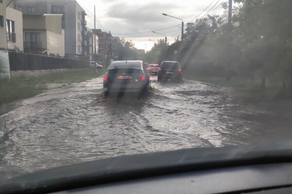 Imagini horror din Clujul anului 2021. Furtuna a făcut ravagii în cartierele Borhanci și Andrei Mureșanu