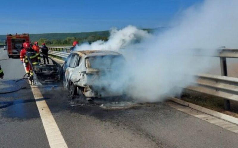 O mașină a luat foc pe autostrada Sebeș – Turda – FOTO