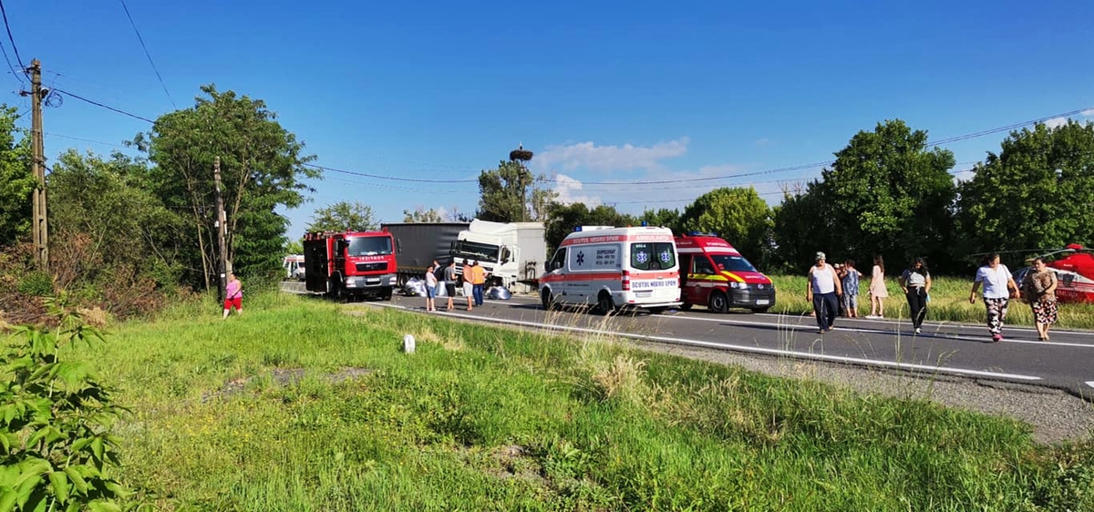 Trei persoane au murit într-un cumplit accident de circulație care a avut loc la Morlaca. O fetiță de șase ani printre MORȚI