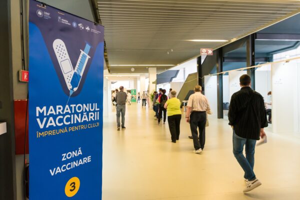 Aproape 4000 de persoane vaccinate la a doua ediție a Maratonului Vaccinării de la Sala Polivalentă, organizat de UMF Cluj