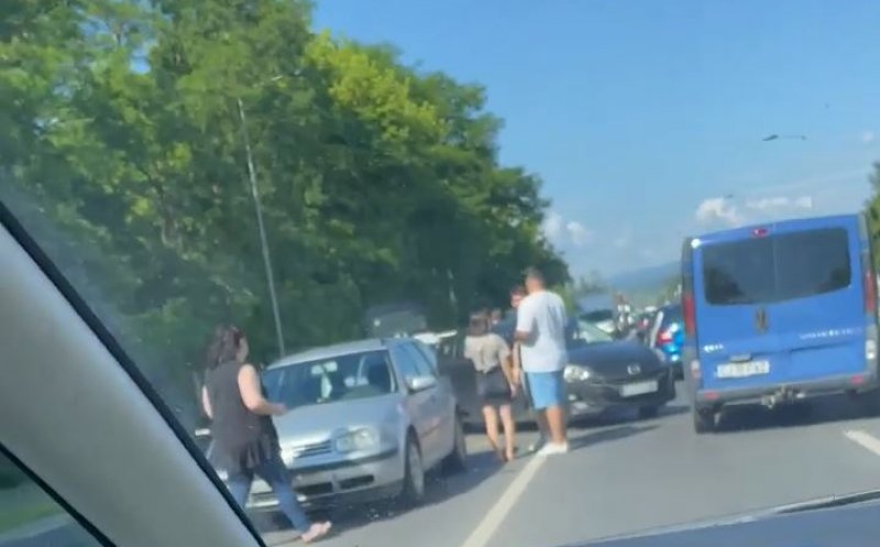 ACCIDENT cu cinci mașini implicare la intrarea în Cluj dinspre Florești – FOTO