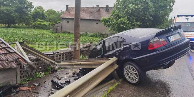 Accident grav la Nima! Un meltean cu BMW și-a căutat-o până și-a făcut mașina praf VIDEO