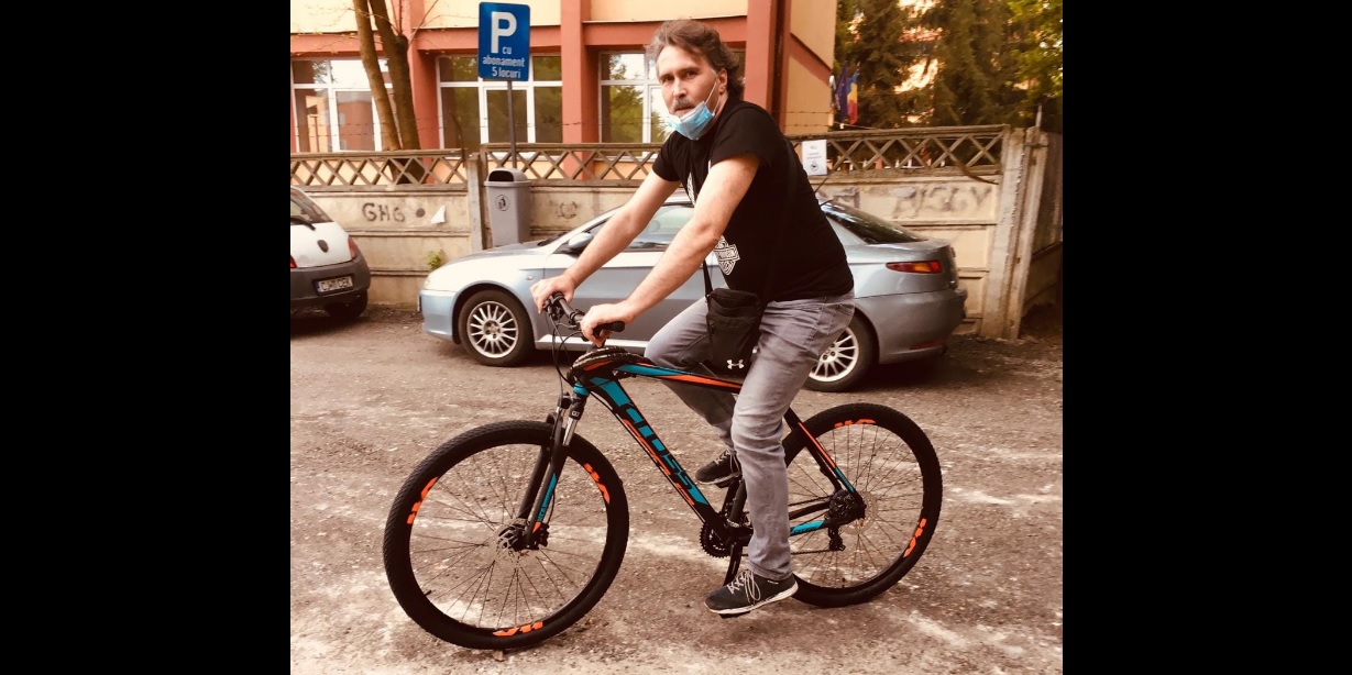 Un clujean și-a cumpărat o bicicletă și după 19 zile i-a fost furată de la etajul 8, din scară cu interfon. „La mine o mai picat o stea, momentan are cam 2 stele oraşu’ ăsta”