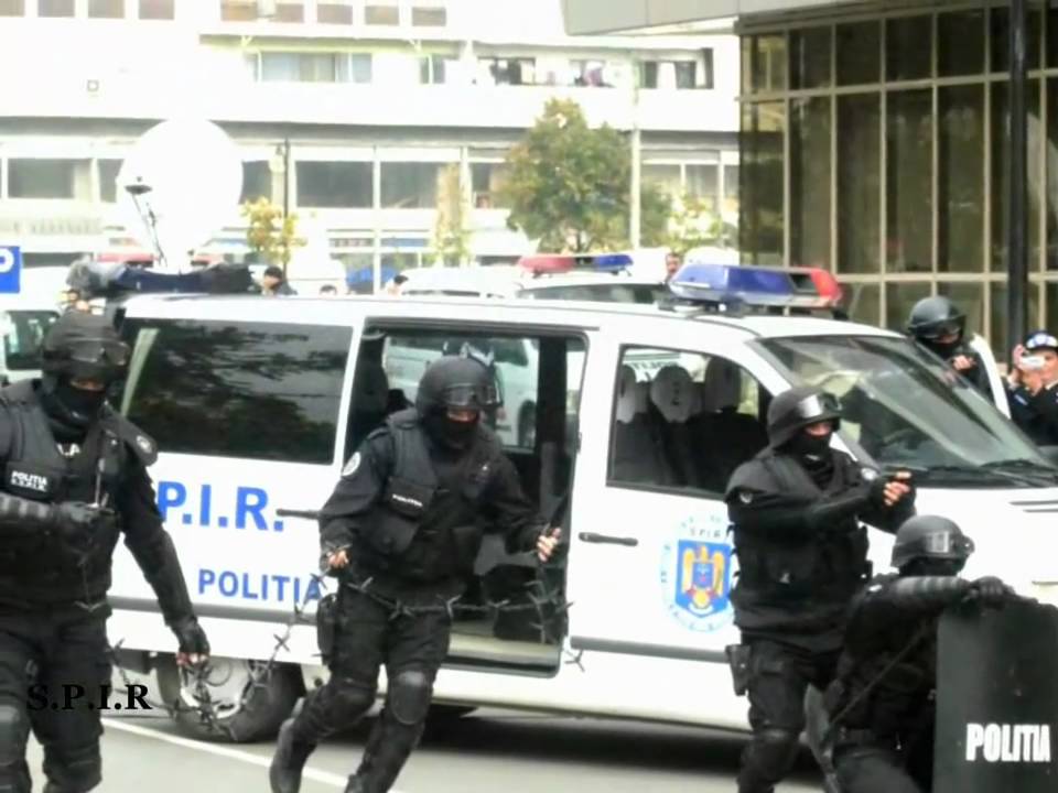 Polițiștii clujeni au făcut mai multe percheziții în Florești. Au fost depistate persoanele care au făcut scandal