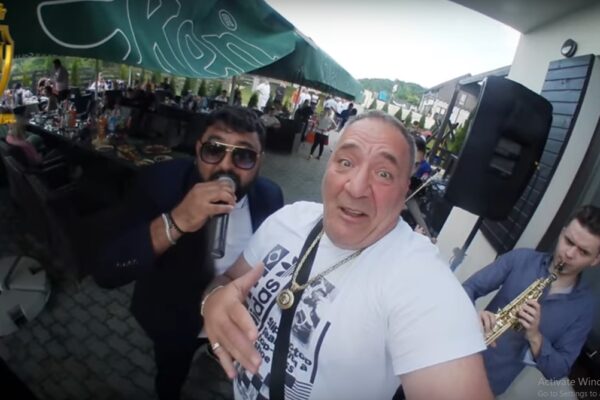 Nelson Mondialu a făcut dedicații generoase la un chef cu lăutari. A călcat pe bec și s-a autosesizat Poliția Cluj